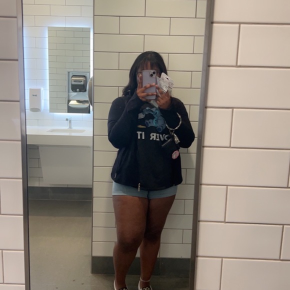 Meet your Posher, Totiana - Picture 2 of 4